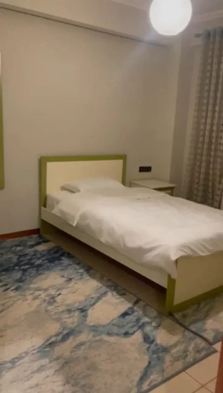 Tirane, jepet me qera apartament 3+1+Ballkon Kati 3, 160 m² 2.000 € (Rruga Ismail Qemali)