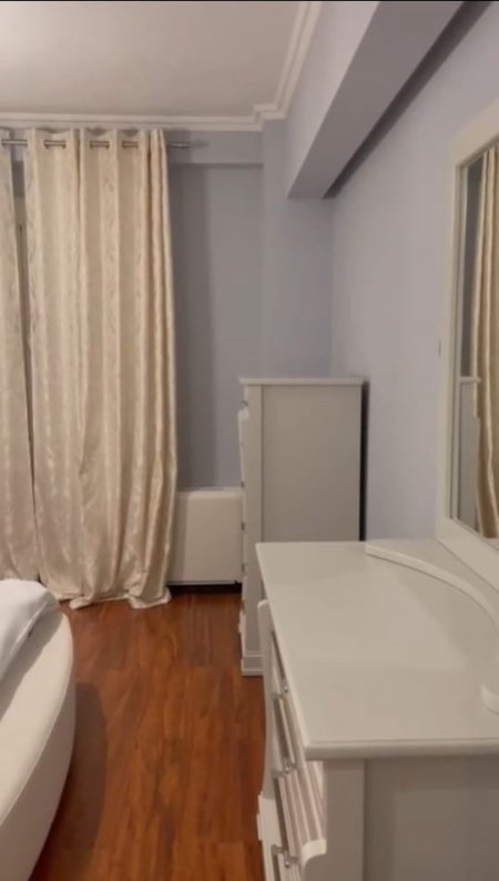 Tirane, jepet me qera apartament 3+1+Ballkon Kati 3, 160 m² 2.000 € (Rruga Ismail Qemali)