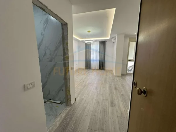 Tirane, shitet apartament 2+1+2 Kati 8, 95 m² 135.000 €