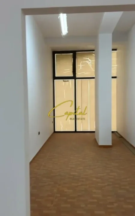 Tirane, jepet me qera ambjent biznesi Kati 1, 120 m² 1000 € (SELVIA)