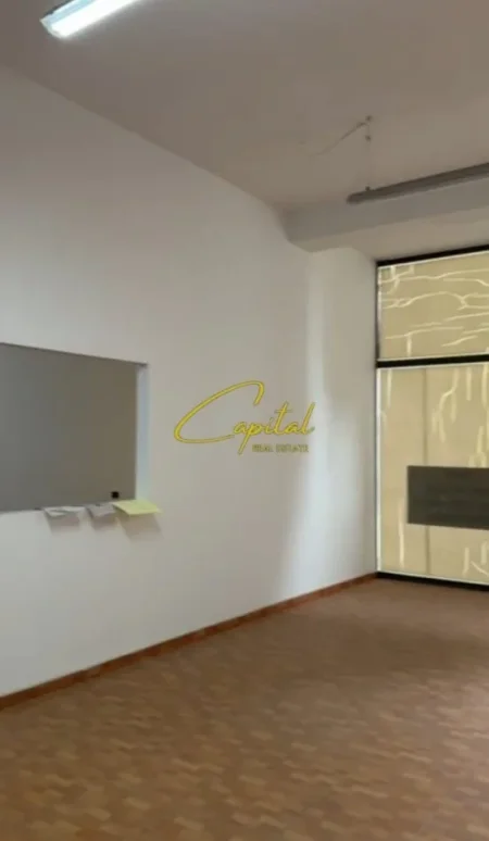 Tirane, jepet me qera ambjent biznesi Kati 1, 120 m² 1000 € (SELVIA)