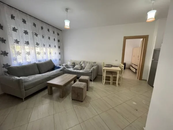Tirane, jepet me qera apartament 2+1 Kati 2, 85 m² 600 € (Kompleksi Fz)