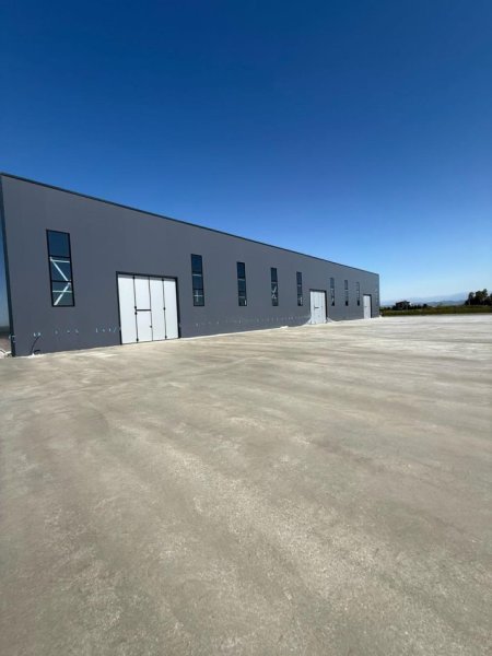 Durres, jepet me qera magazine Kati 0, 5.000 m² 10.000 € (Fllakë)