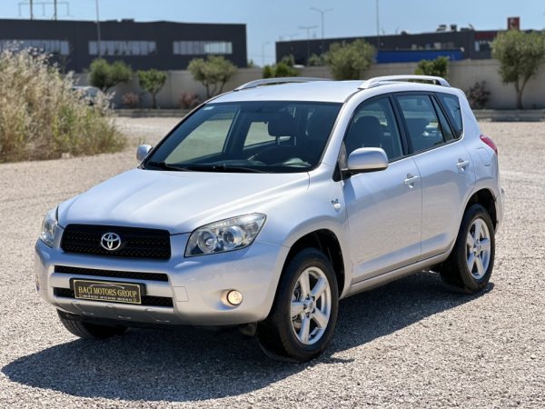 Durres, shitet SUV | Xhip TOYOTA RAV4 D4D Nafte, gri metalizato manuale Klima