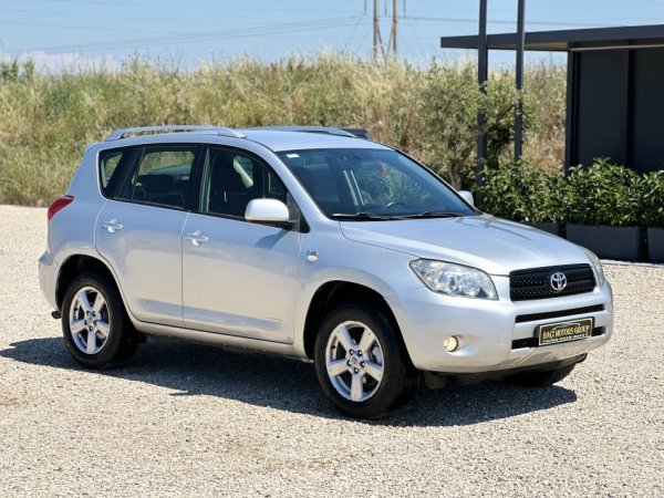 Durres, shitet SUV | Xhip TOYOTA RAV4 D4D Nafte, gri metalizato manuale Klima