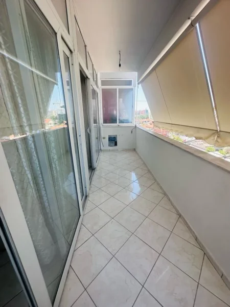 Tirane, jepet me qera apartament 1+1+Ballkon Kati 6, 60 m² 400 € (Laprake , rruga Dritan Hoxha , Intesa San Paolo)