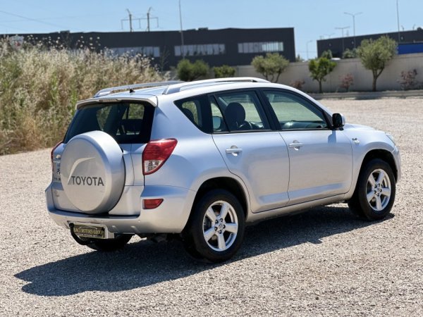 Durres, shitet SUV | Xhip TOYOTA RAV4 D4D Nafte, gri metalizato manuale Klima