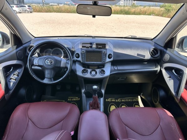 Durres, shitet SUV | Xhip TOYOTA RAV4 D4D Nafte, gri metalizato manuale Klima