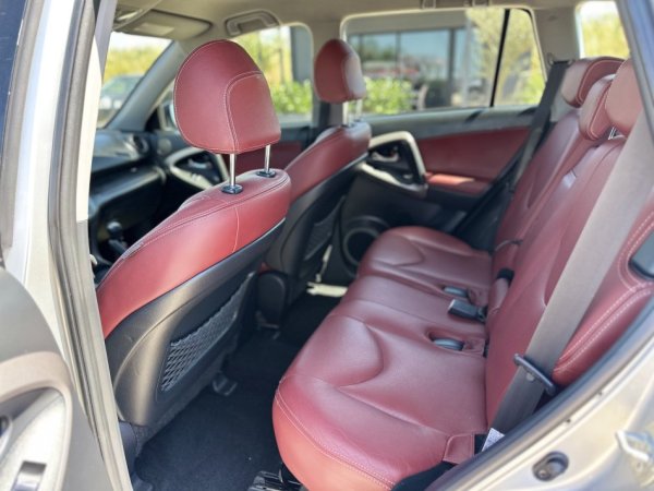 Durres, shitet SUV | Xhip TOYOTA RAV4 D4D Nafte, gri metalizato manuale Klima