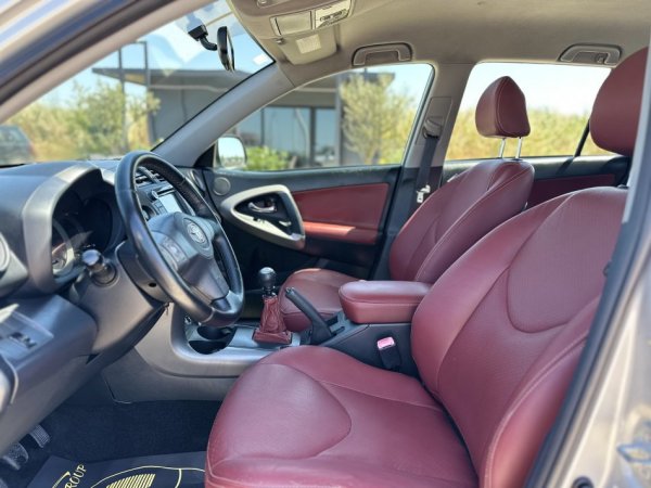 Durres, shitet SUV | Xhip TOYOTA RAV4 D4D Nafte, gri metalizato manuale Klima