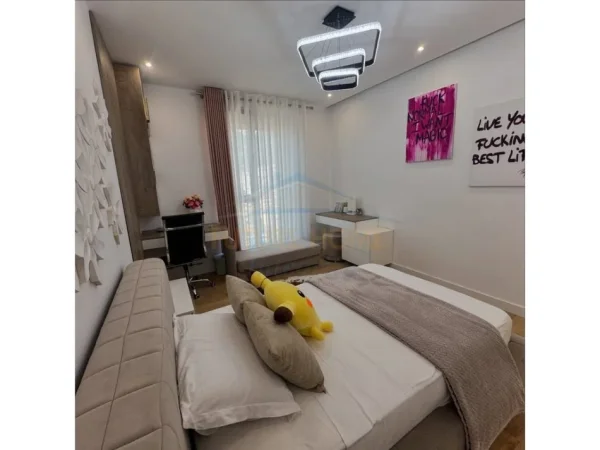 Shitet, Apartament 3+1+2, Rezidenca Erli, Tiranë.