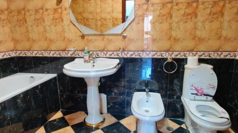 Tirane, jepet me qera zyre Kati 3, 140 m² 1.100 € (RRUGA E ELBASANIT)