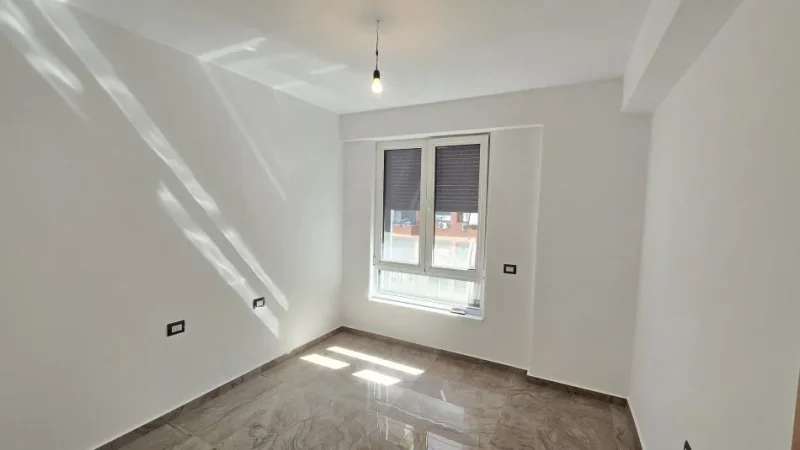 Tirane, jepet me qera zyre Kati 6, 90 m² 1.000 € (Myslym Shyri)