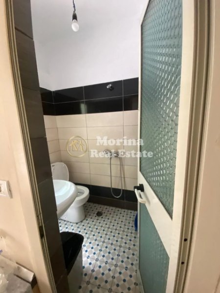 Tirane, jepet me qera apartament Kati 1, 30 m² 320 € (Rruga Ferit Xhajko)