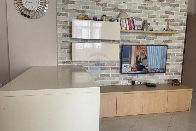 Tirane, jepet me qera apartament 1+1 , 70 m² 400 € (Rr. Sotir Caci, Fresk)