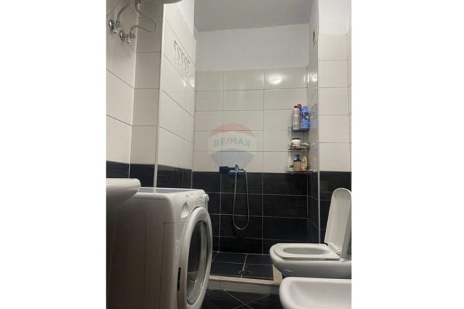 Tirane, jepet me qera apartament 1+1 , 70 m² 400 € (Rr. Sotir Caci, Fresk)