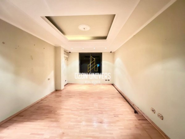 Tirane, jepet me qera zyre Kati 4, 140 m² 1.300 € (Kafe Roma, Bulevardi Bajram Curri)