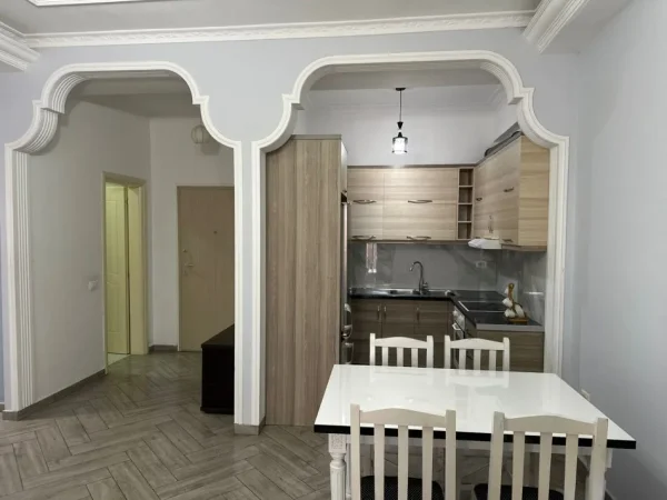 Tirane, jepet me qera apartament 1+1+Ballkon Kati 8, 100 m² 450 € (rruga Teodor Keko)