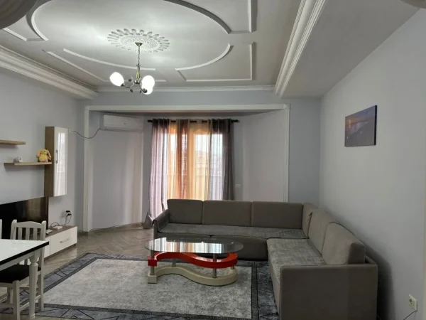 Tirane, jepet me qera apartament 1+1+Ballkon Kati 8, 100 m² 450 € (rruga Teodor Keko)