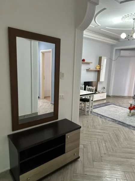 Tirane, jepet me qera apartament 1+1+Ballkon Kati 8, 100 m² 450 € (rruga Teodor Keko)