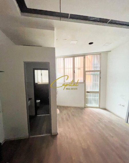 Tirane, jepet me qera ambjent biznesi Kati 0, 60 m² 900 € (QENDER)
