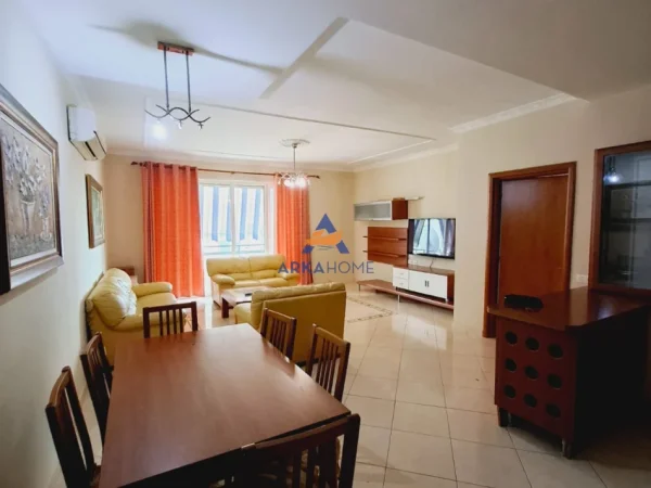 Tirane, jepet me qera apartament 2+1+Ballkon Kati 4, 125 m² 570 € 