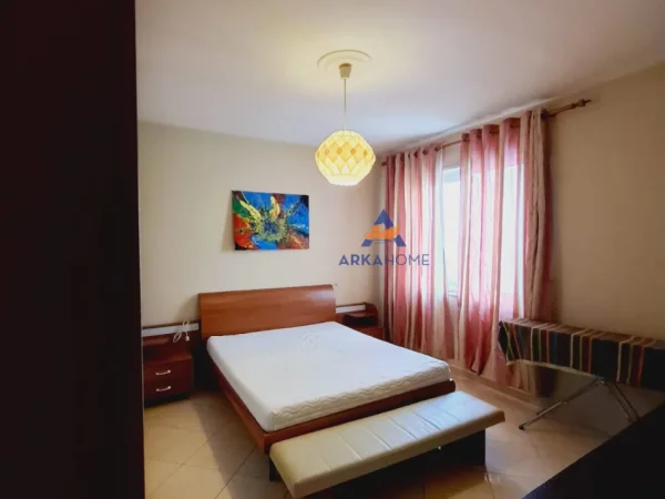Tirane, jepet me qera apartament 2+1+Ballkon Kati 4, 125 m² 570 € 