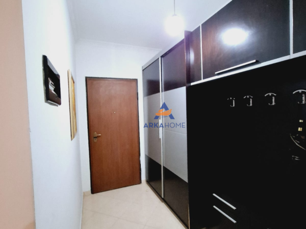 Tirane, jepet me qera apartament 2+1+Ballkon Kati 4, 125 m² 570 € 