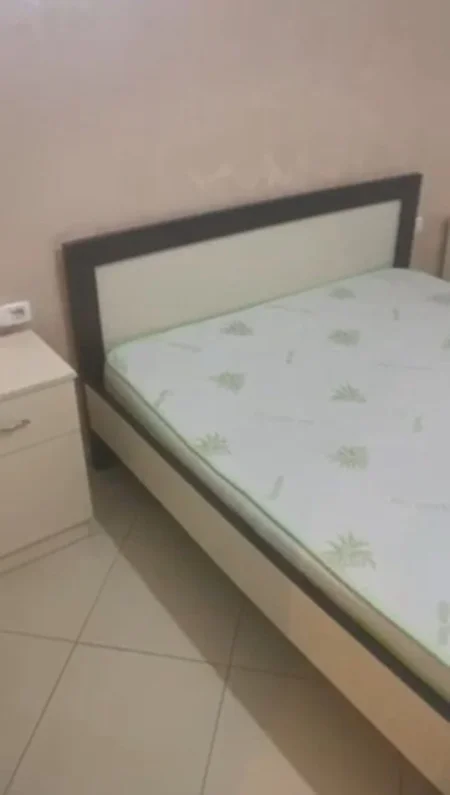 Tirane, jepet me qera apartament 1+1+Ballkon Kati 2, 63 m² 400 € (rruga Teodor Keko)