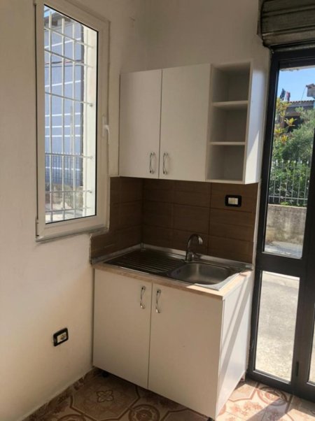 Tirane, jepet me qera ambjent biznesi Kati 1, 50 m² 150 € (Rruga &quot;Co- Plan&quot; Bathore)