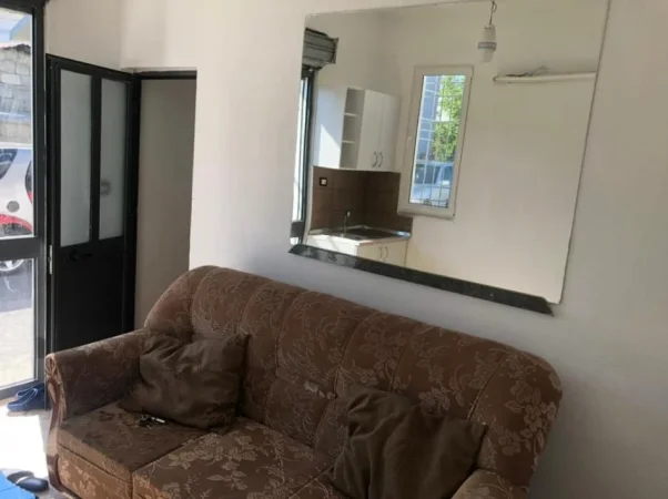 Tirane, jepet me qera ambjent biznesi Kati 1, 50 m² 150 € (Rruga "Co- Plan" Bathore)