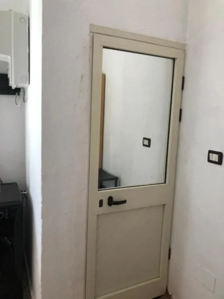 Tirane, jepet me qera ambjent biznesi Kati 1, 50 m² 150 € (Rruga "Co- Plan" Bathore)