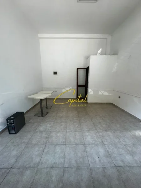 Tirane, jepet me qera dyqan Kati 0, 20 m² 350 € (ZOGU I ZI)