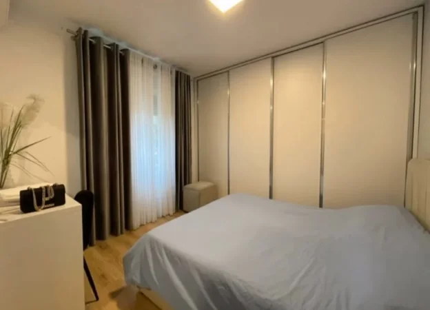Tirane, jepet me qera apartament 1+1+Ballkon Kati 2, 70 m² 550 € (Rr 5 Maji)