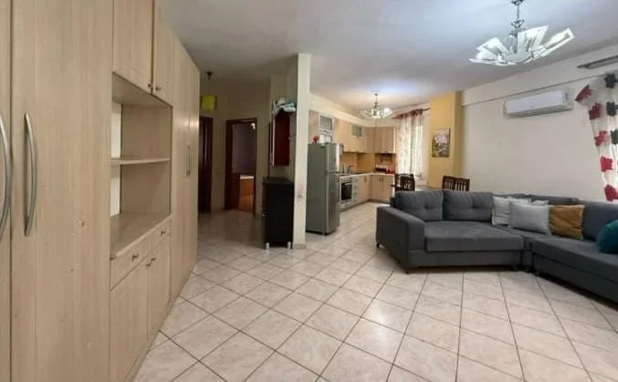Tirane, jepet me qera apartament 2+1+Aneks+Ballkon , 120 m² 1.400 € (liqeni artificial)