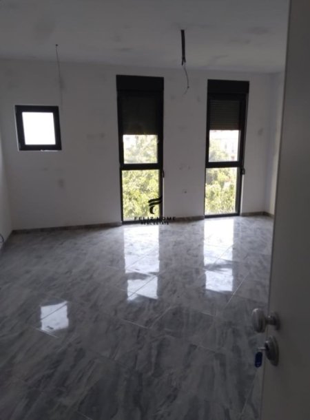 Korce, shitet apartament 1+1 Kati 3, 61 m² 82.000 € (KORCE)