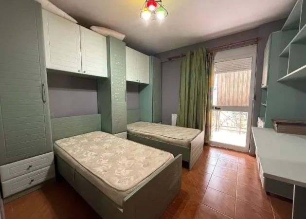 Tirane, jepet me qera zyre Kati 1, 120 m² 1.400 € 