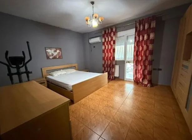 Tirane, jepet me qera zyre Kati 1, 120 m² 1.400 € 