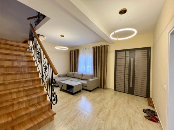 Tirane, shitet Vile 3+1+Aneks+Ballkon Kati 2, 174 m² 450.000 € (Mullet)