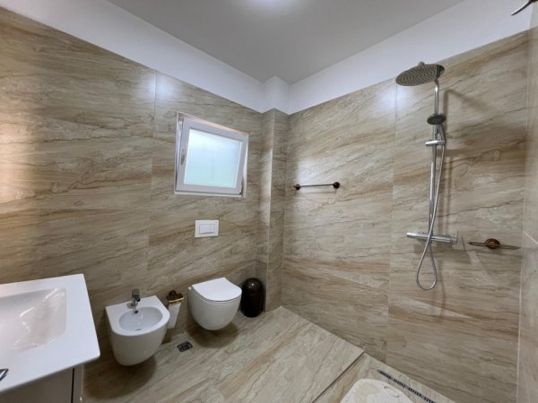 Tirane, shitet Vile 3+1+Aneks+Ballkon Kati 2, 174 m² 450.000 € (Mullet)