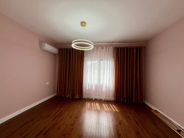 Tirane, shitet Vile 3+1+Aneks+Ballkon Kati 2, 174 m² 450.000 € (Mullet)