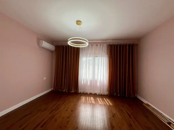 Tirane, shitet Vile 3+1+Aneks+Ballkon Kati 2, 174 m² 450.000 € (Mullet)