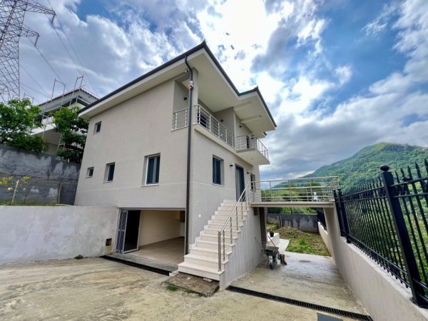 Tirane, shitet Vile 3+1+Aneks+Ballkon Kati 2, 174 m² 450.000 € (Mullet)