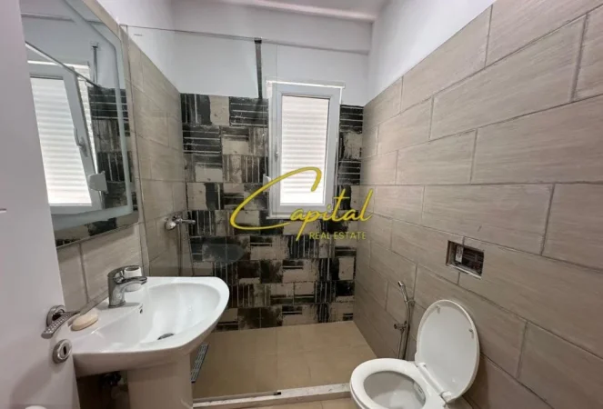 Tirane, jepet me qera apartament 1+1 Kati 3, 70 m² 550 € (SELITE)