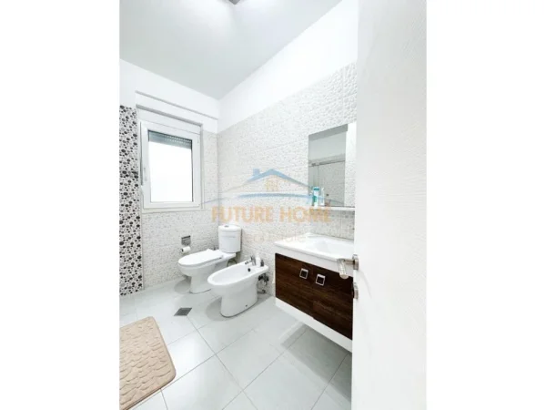 Gjiri Lalezit, shitet apartament 2+1+Ballkon Kati 2, 113 m² 240.000 € (Durres)