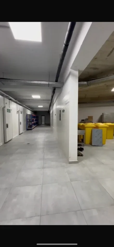 Tirane, jepet me qera ambjent biznesi Kati -1, 1.200 m² 8.000 € (Kthesa Kamzes)