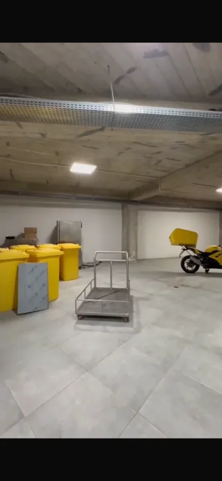 Tirane, jepet me qera ambjent biznesi Kati -1, 1.200 m² 8.000 € (Kthesa Kamzes)