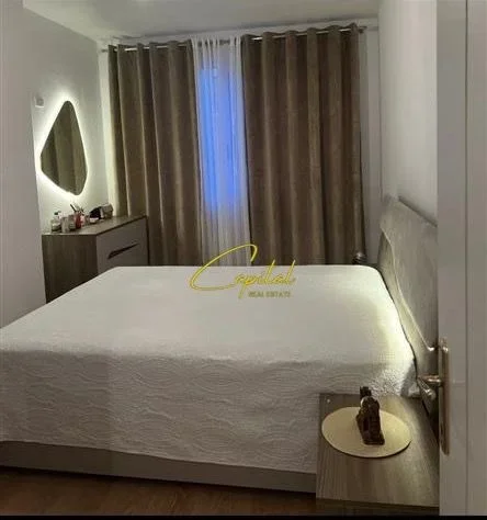 Tirane, shitet apartament 1+1 Kati 8, 190 m² 135.000 € (ASTIR)