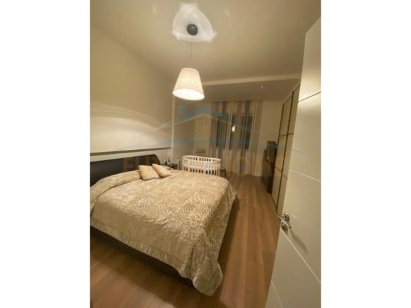 Tirane, jepet me qera apartament 2+1 Kati 2, 127 m² 900 € (Rruga Panorama)