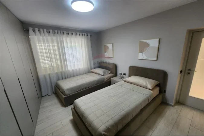 Tirane, jepet me qera apartament 2+1 Kati 2, 75 m² 900 € (9 katshet)